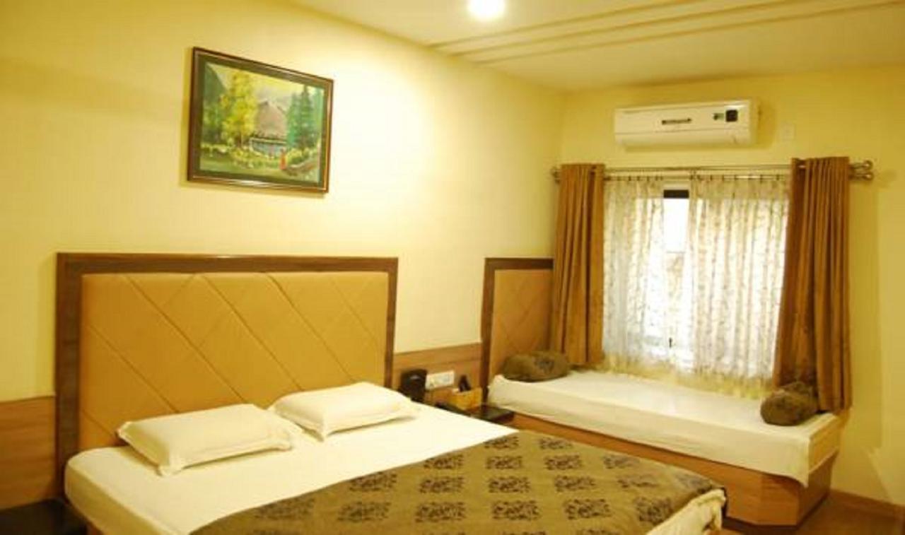 Hotel Savera Palace Маунт-Абу Экстерьер фото