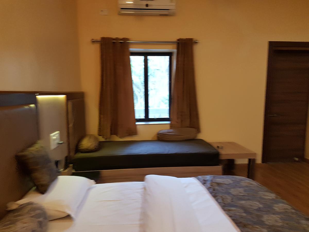 Hotel Savera Palace Маунт-Абу Экстерьер фото