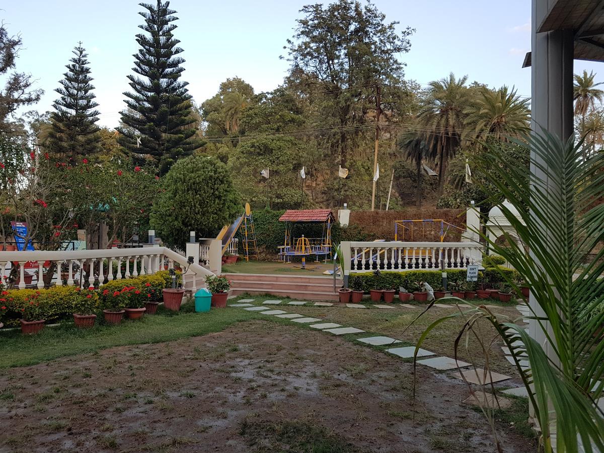 Hotel Savera Palace Маунт-Абу Экстерьер фото