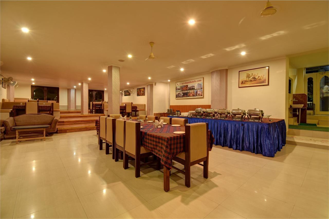 Hotel Savera Palace Маунт-Абу Экстерьер фото